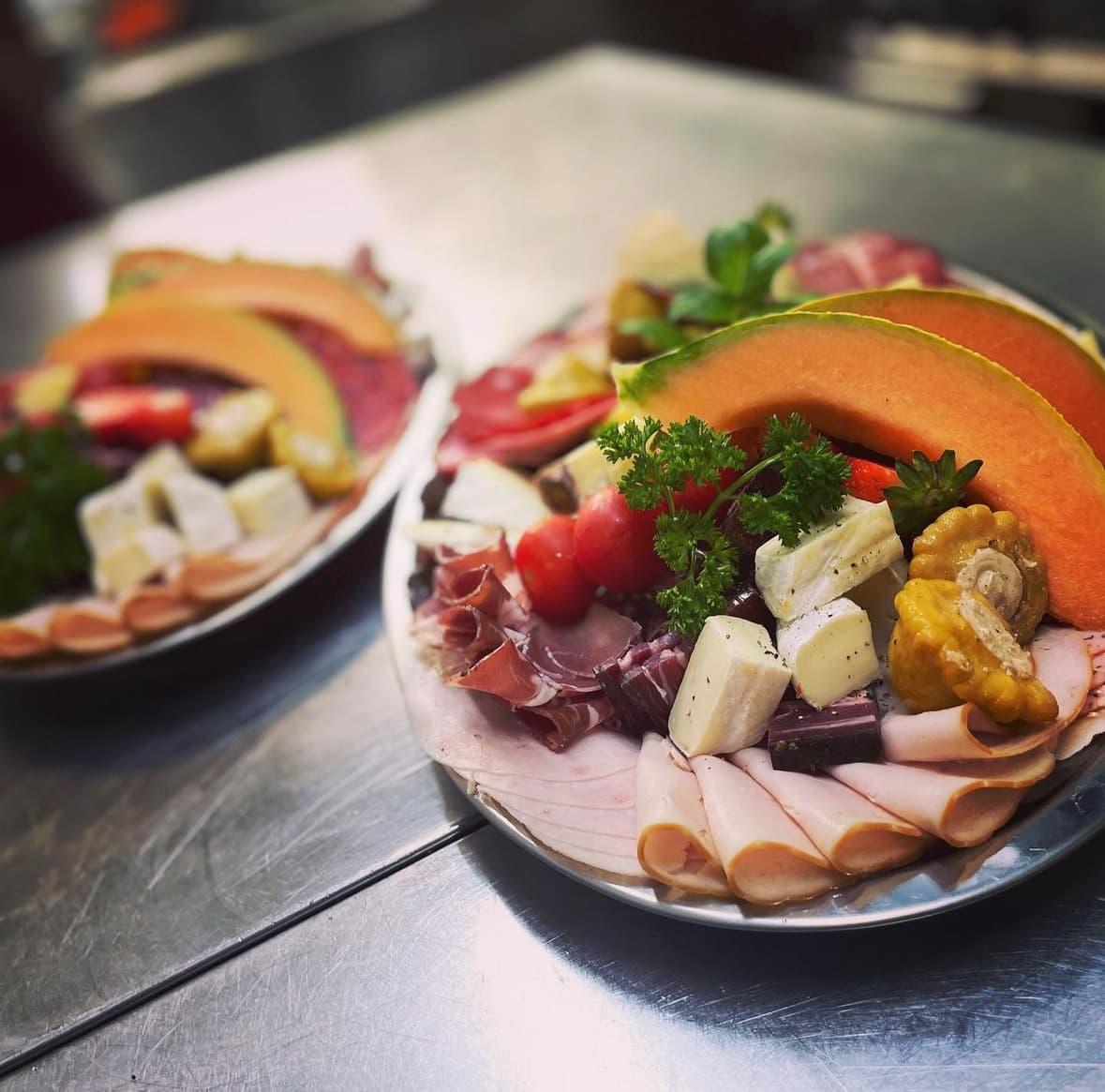 Frisch zubereitetes Gericht im TRON