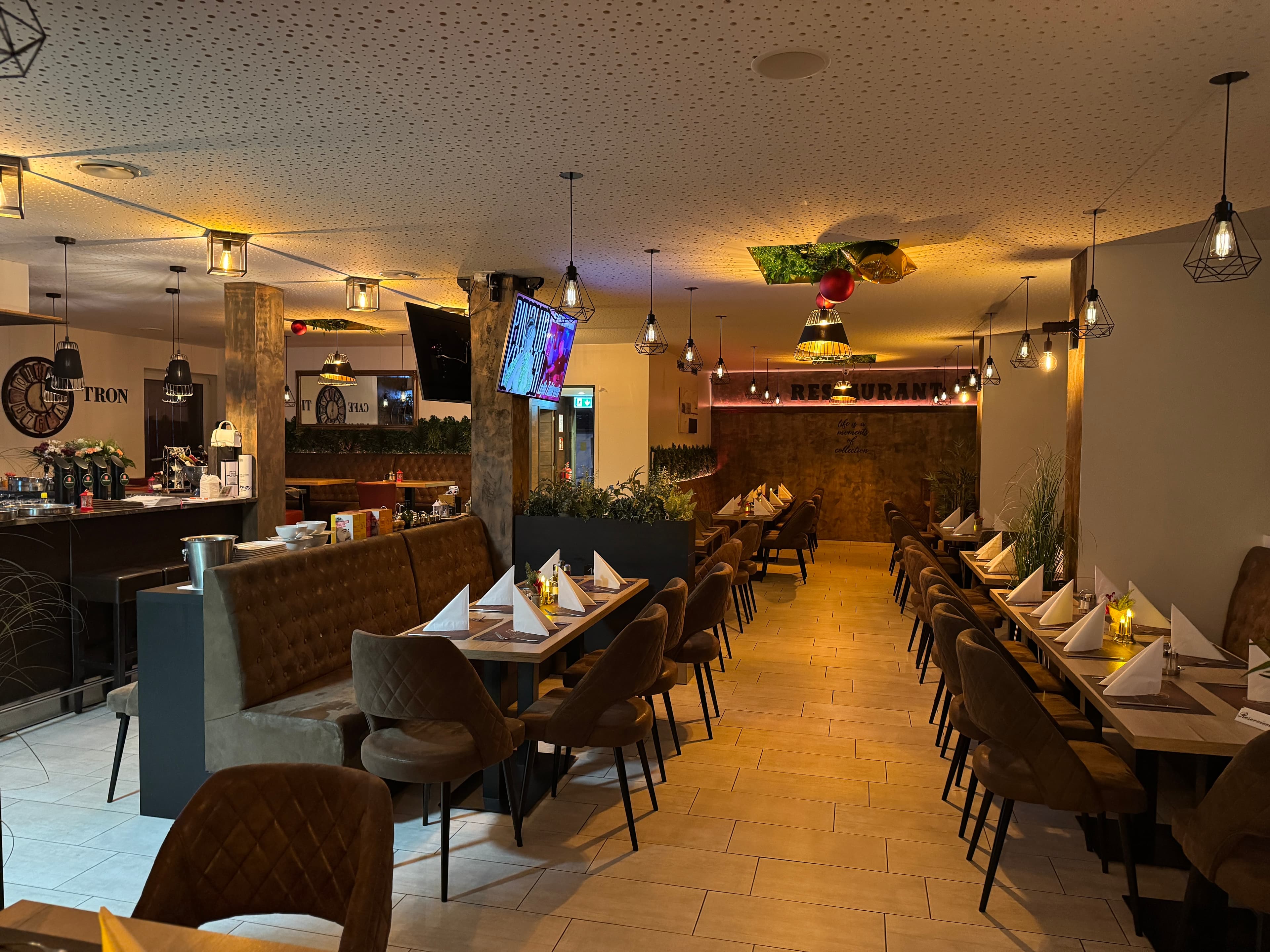 Cafe Restaurant TRON – Gastraum